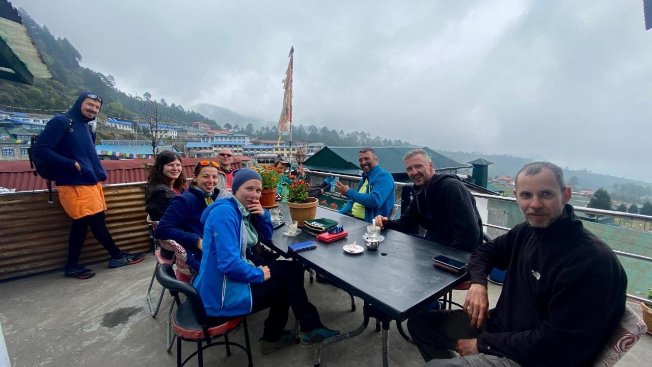 Lama Hotel Lukla Esterno foto