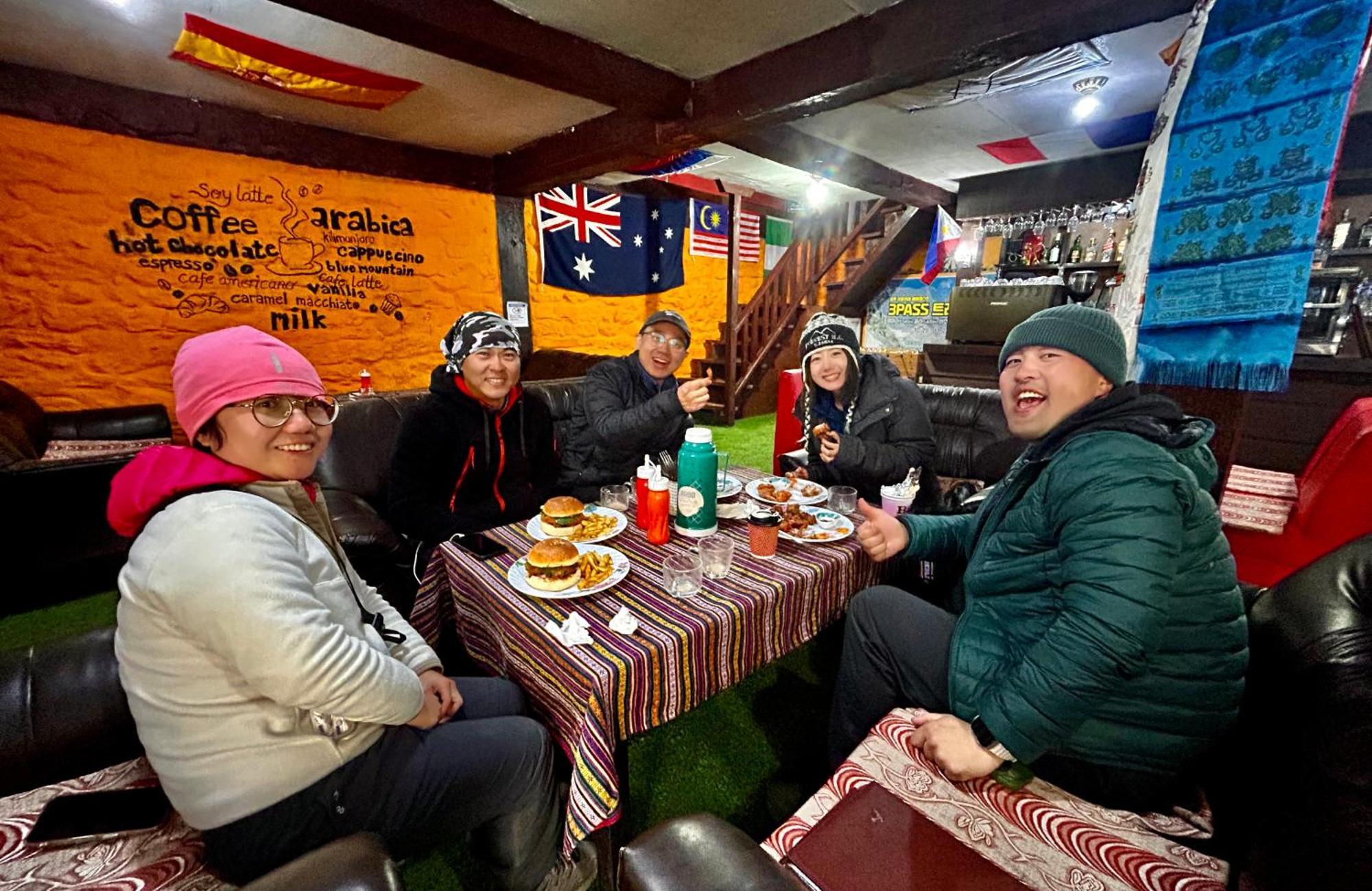 Lama Hotel Lukla Esterno foto