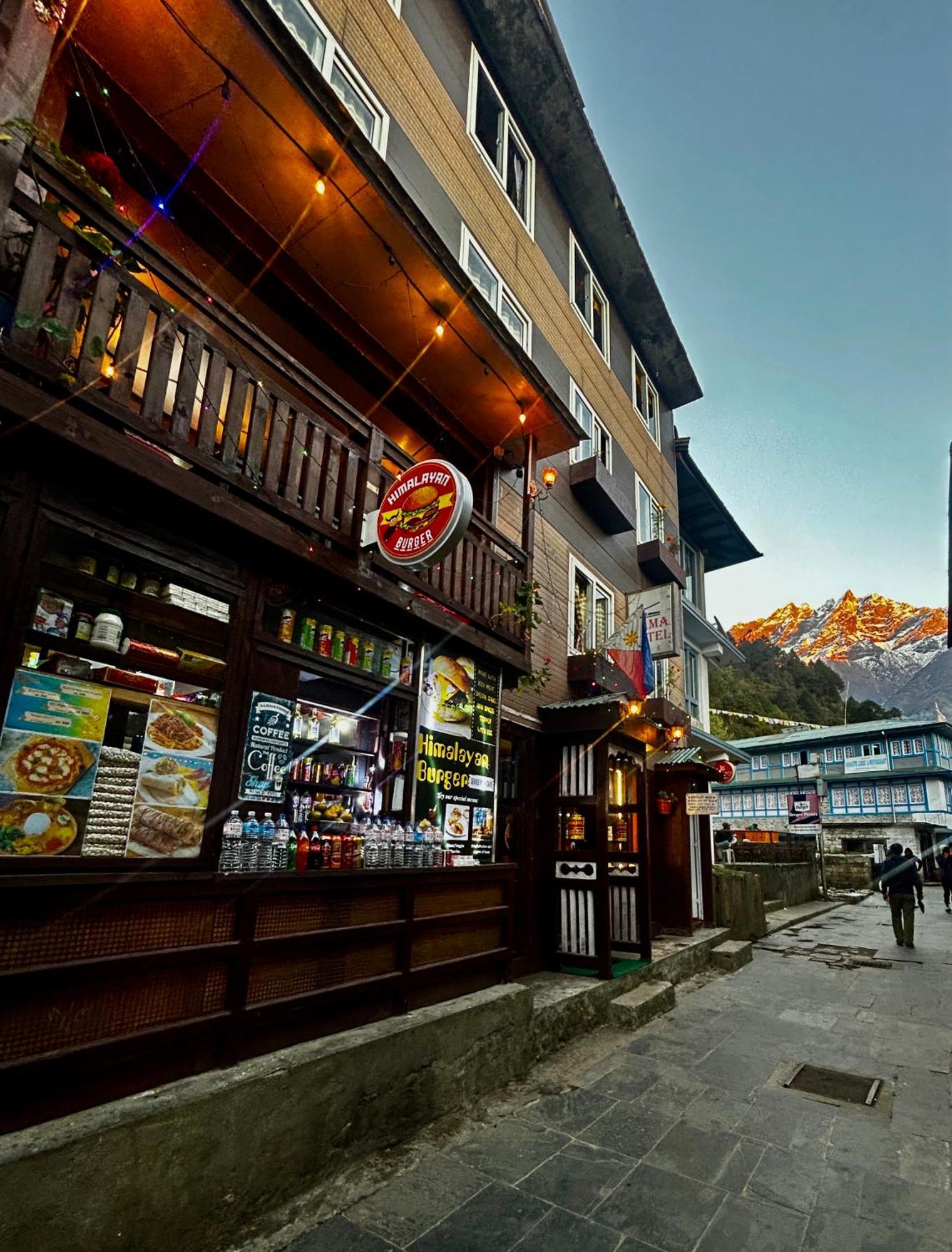 Lama Hotel Lukla Esterno foto