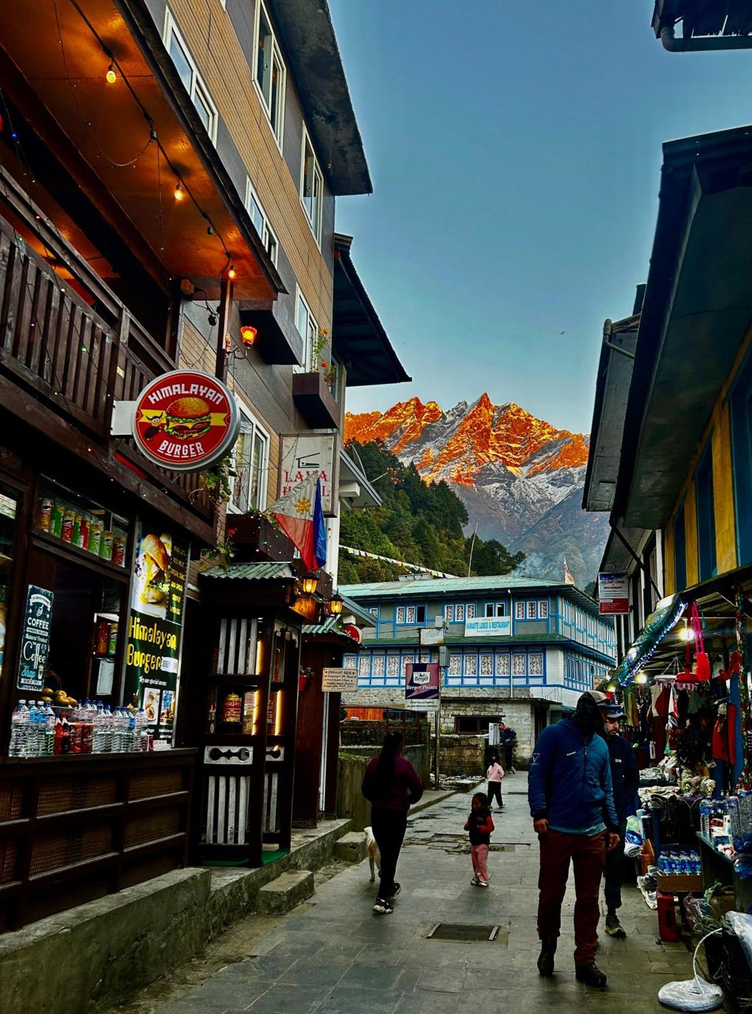 Lama Hotel Lukla Esterno foto