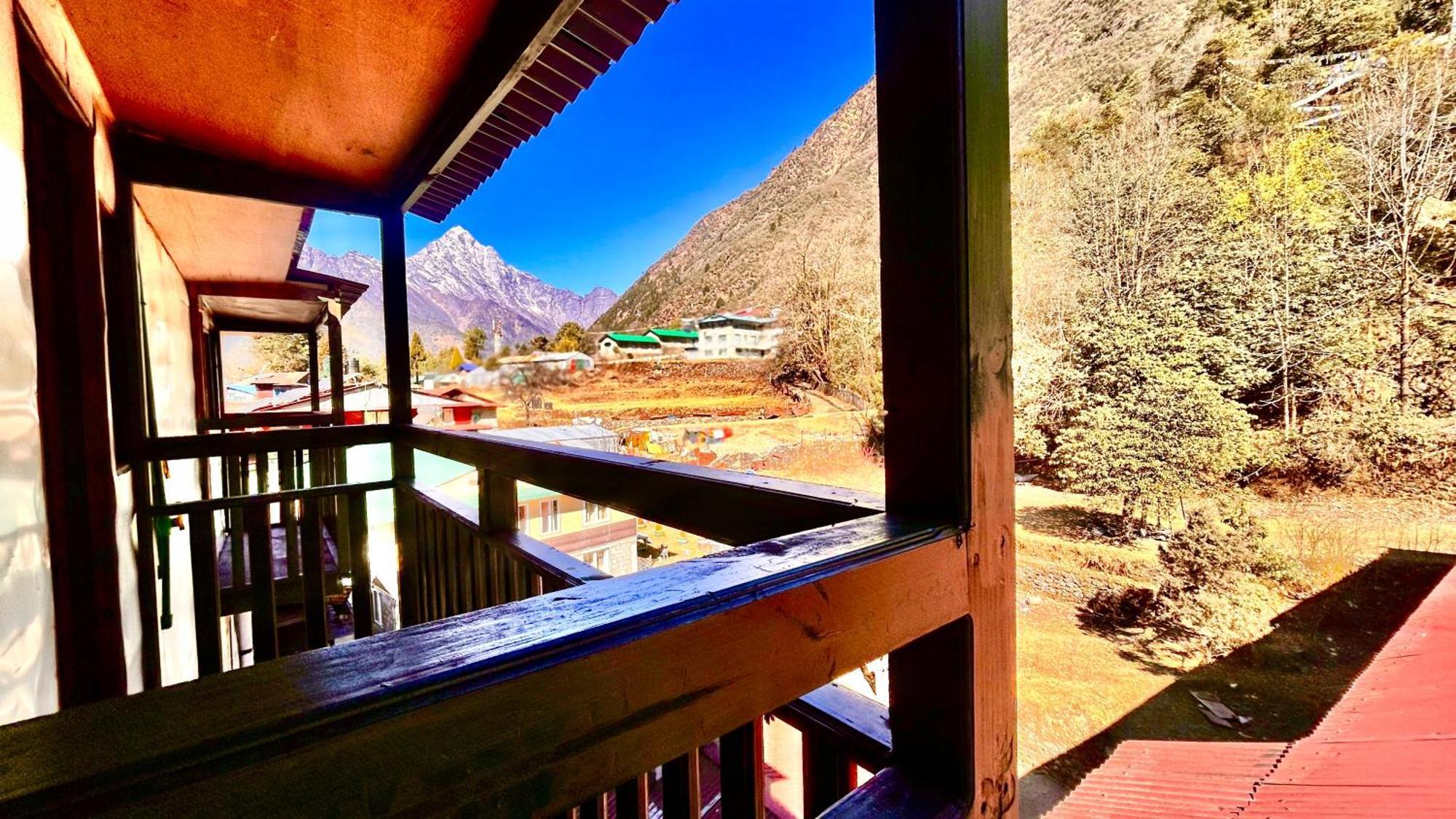 Lama Hotel Lukla Esterno foto